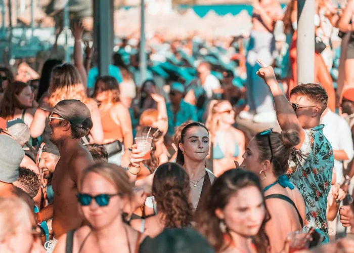 Отель Paradise Парадайз-Бич